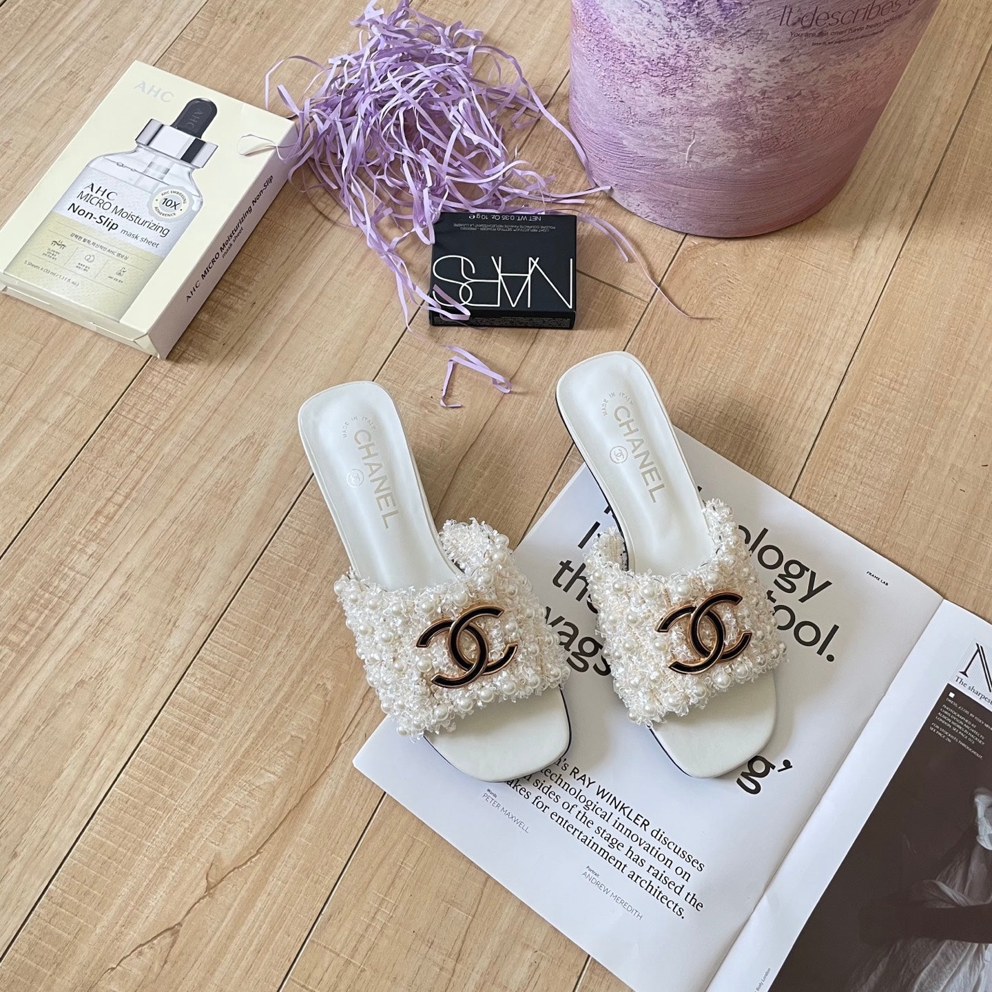 Elegant velvet pearl slippers