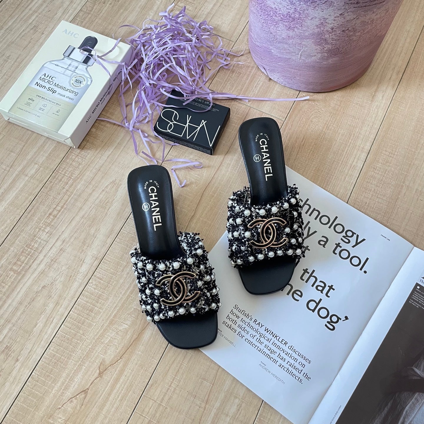 Elegant velvet pearl slippers