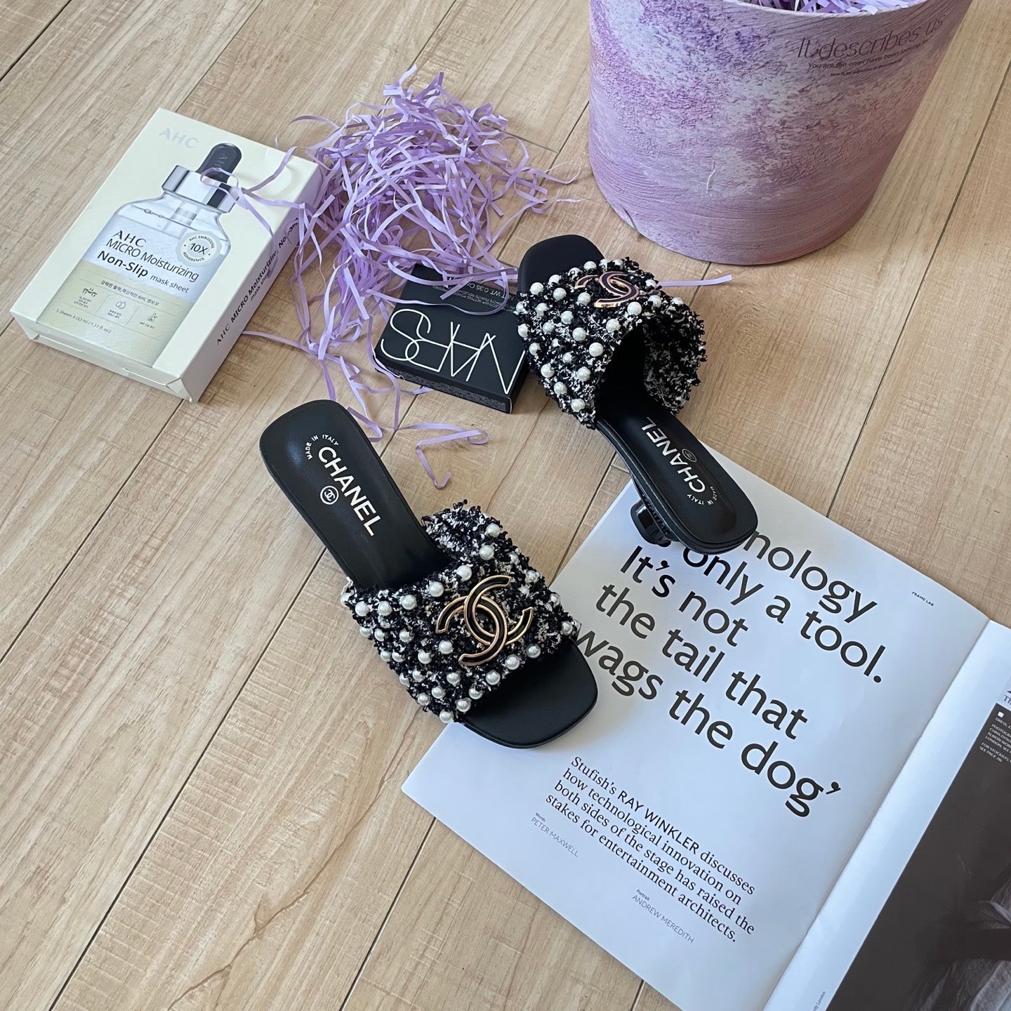Elegant velvet pearl slippers