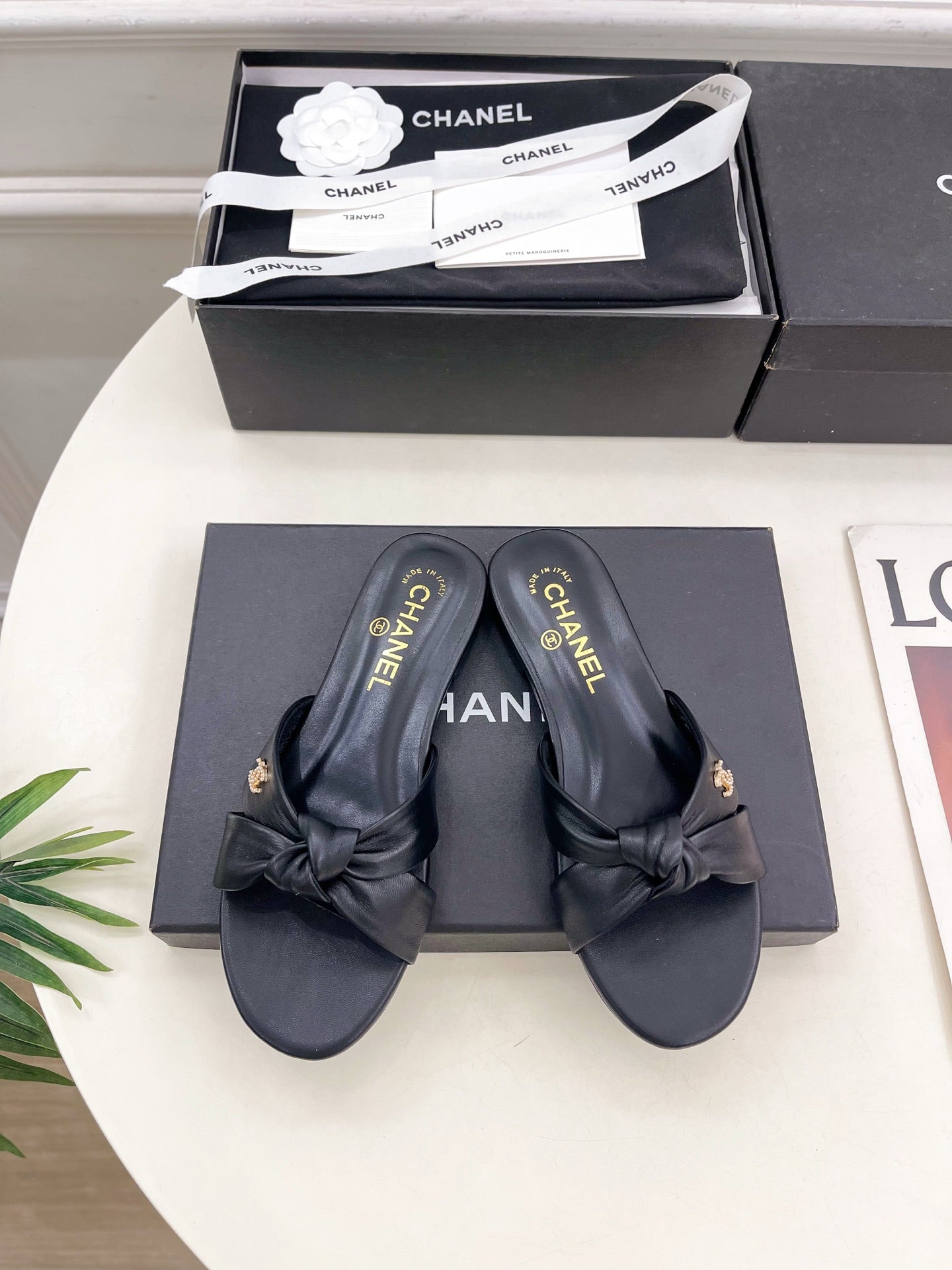 Elegant cross flat slippers