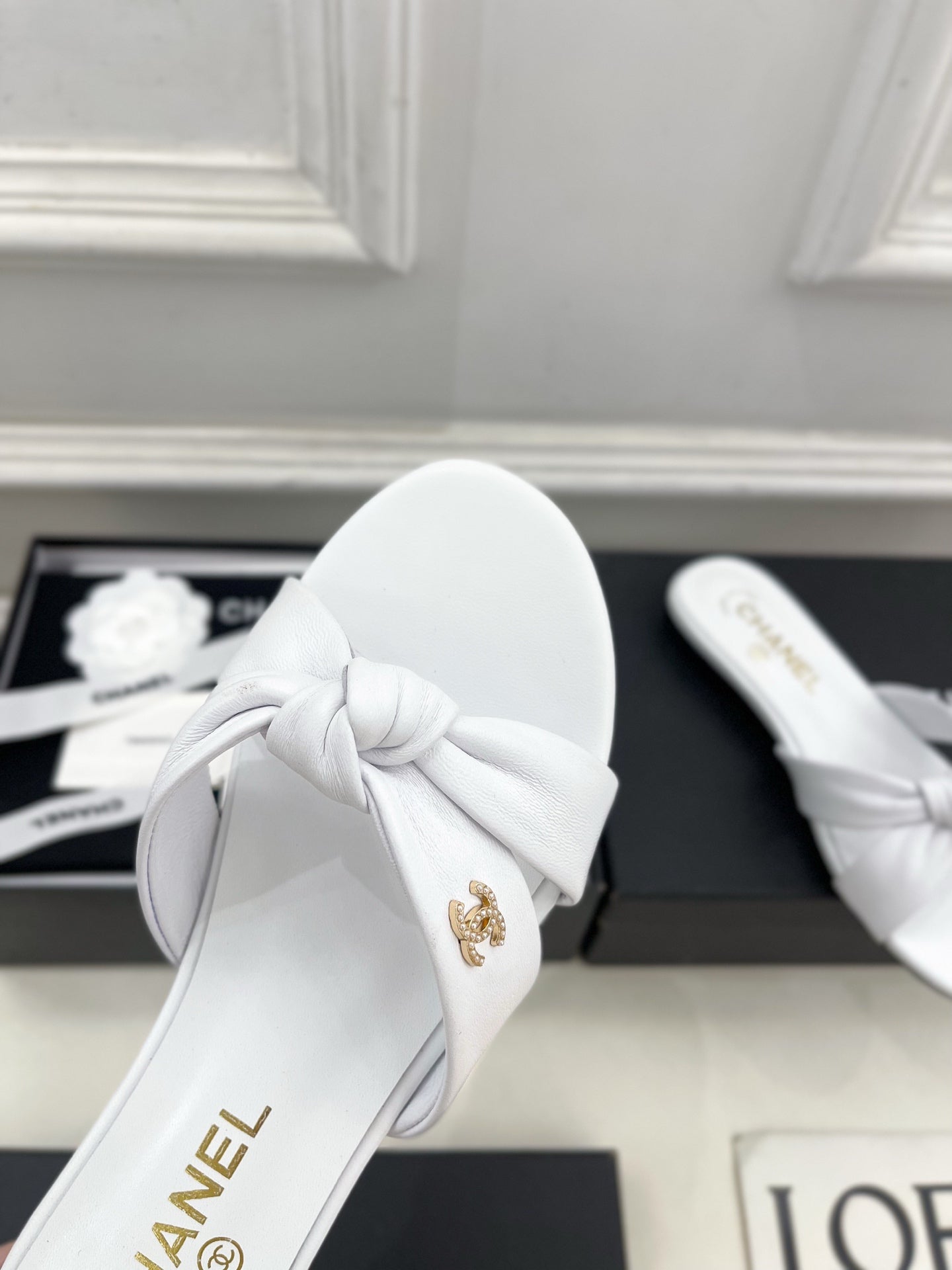 Elegant cross flat slippers