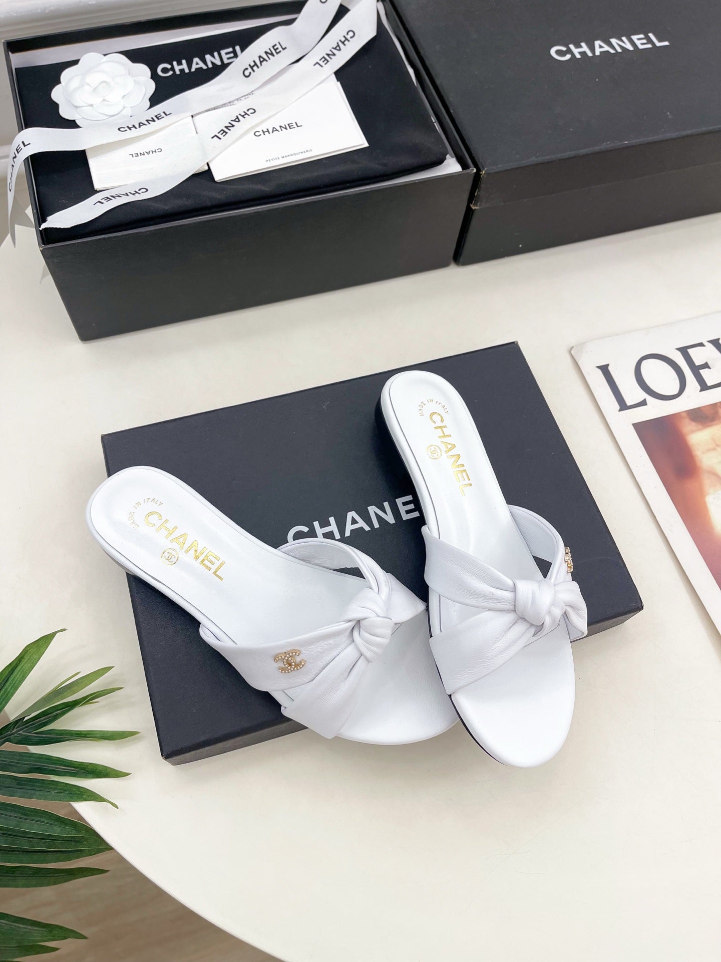 Elegant cross flat slippers