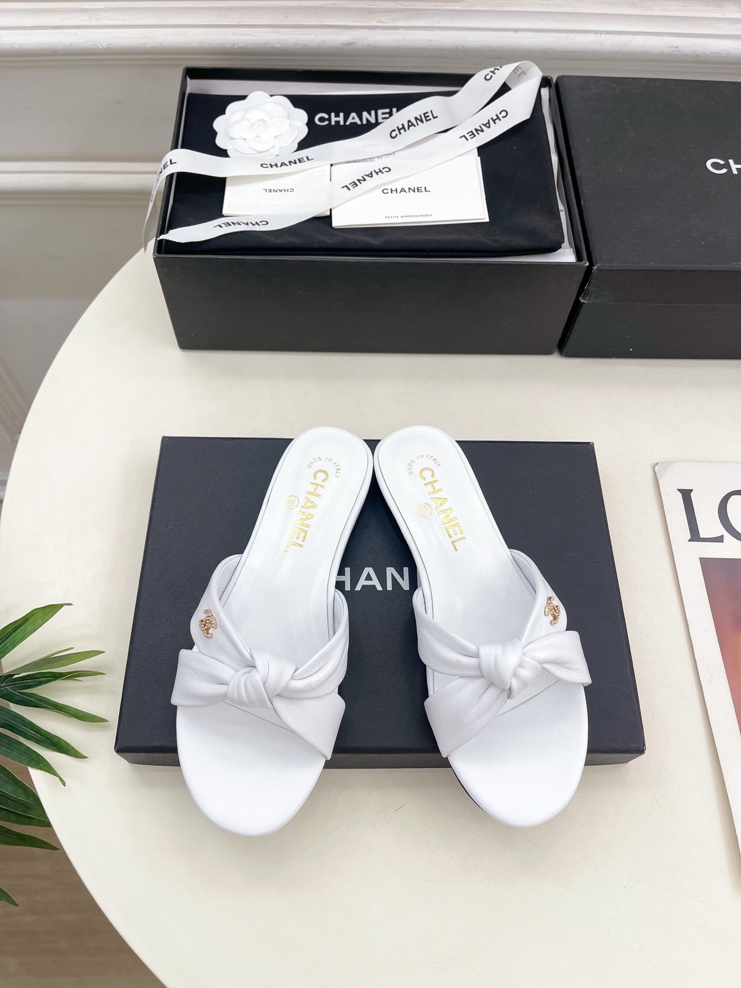 Elegant cross flat slippers