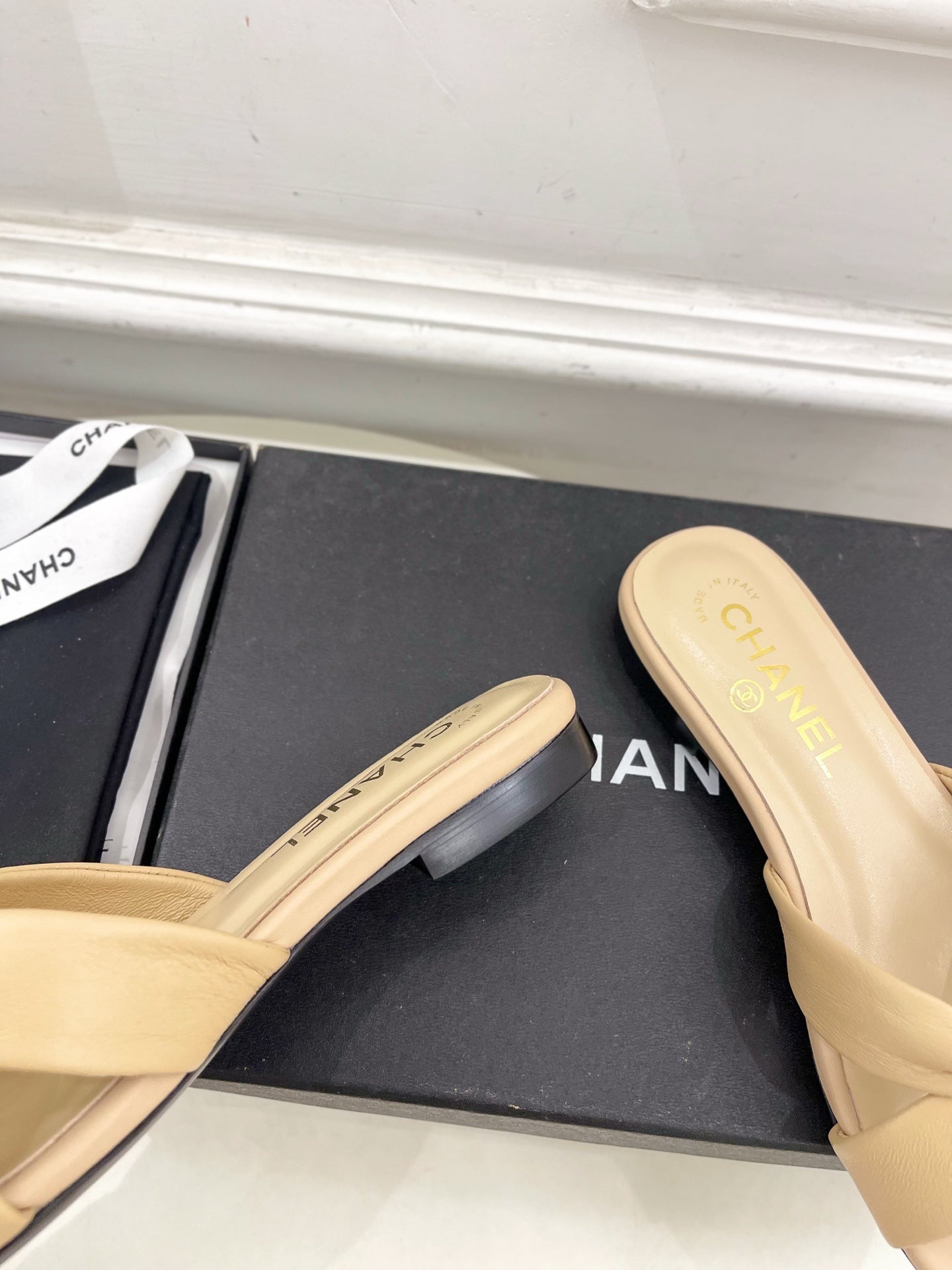 Elegant cross flat slippers