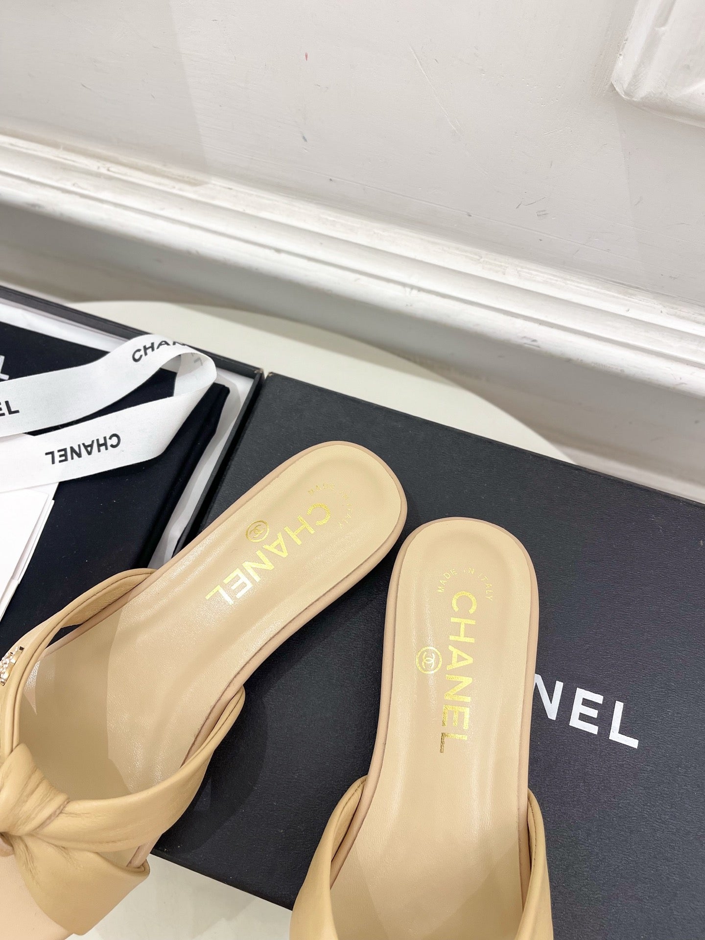 Elegant cross flat slippers