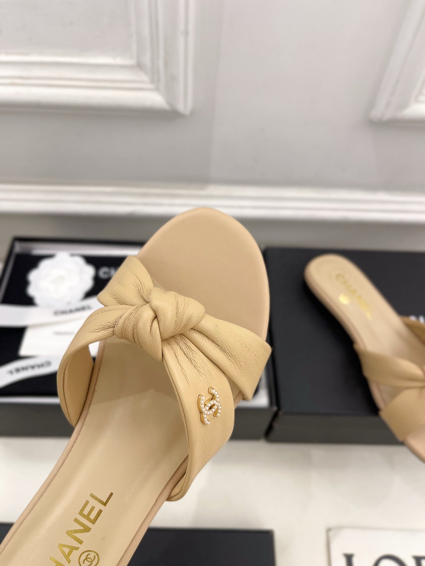 Elegant cross flat slippers