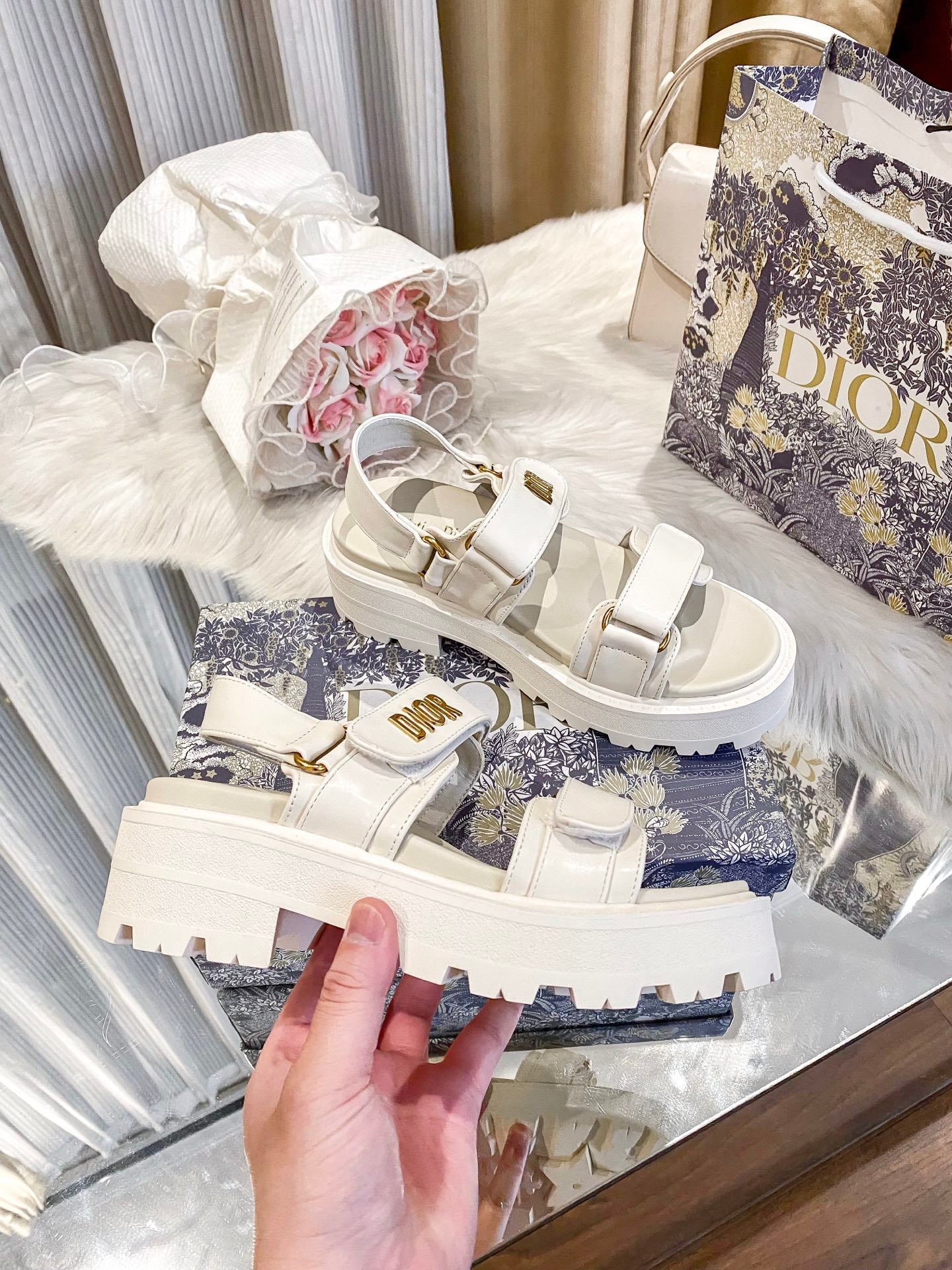 2 colors flat sandals