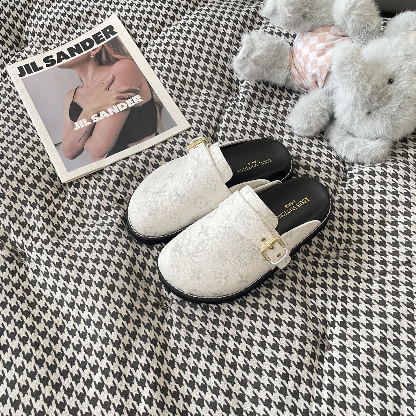 Unisex Leather embossed half slippers