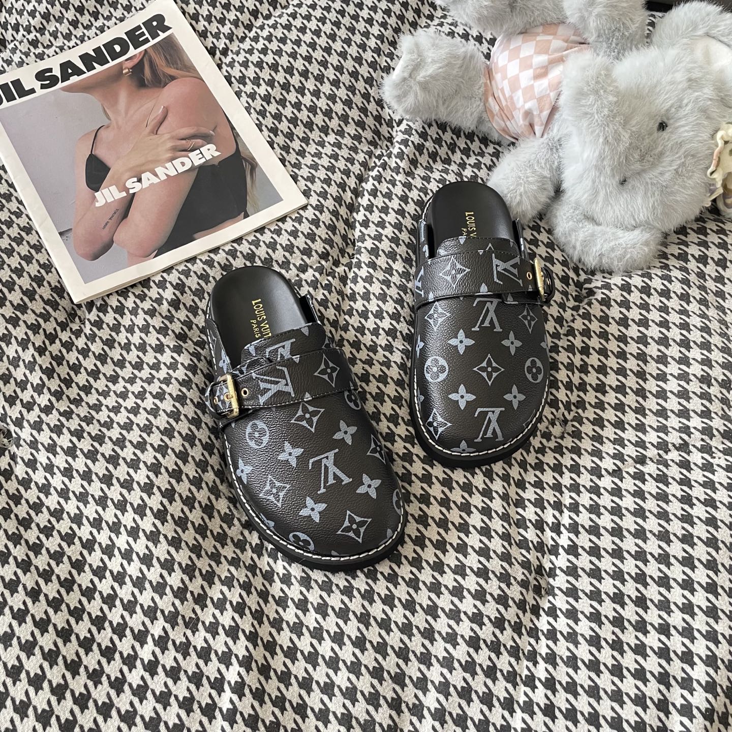 Unisex Leather embossed half slippers