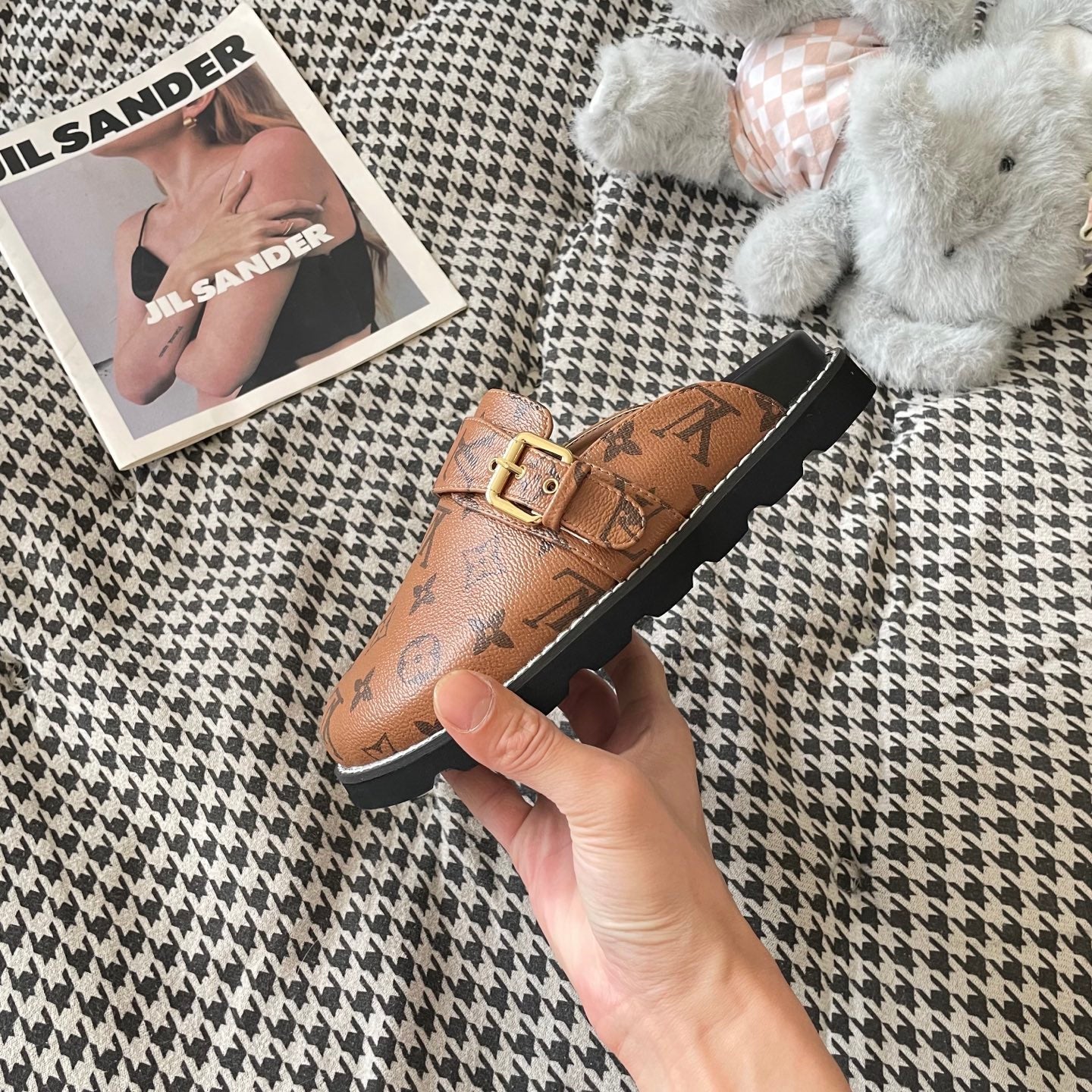 Unisex Leather embossed half slippers