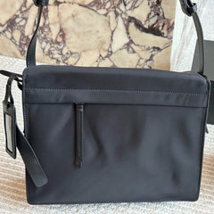 Unisex nylon messenger bag