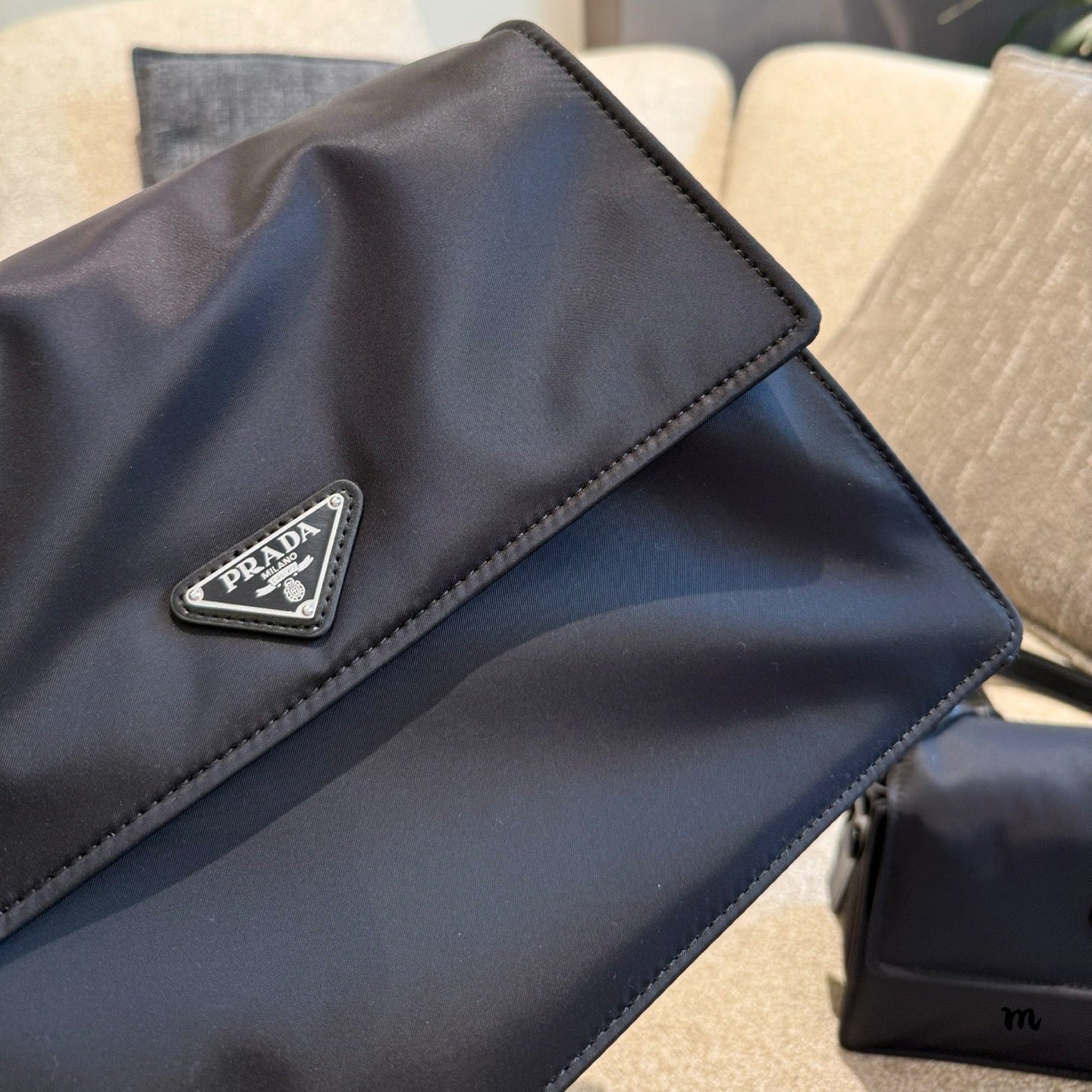 Unisex nylon messenger bag