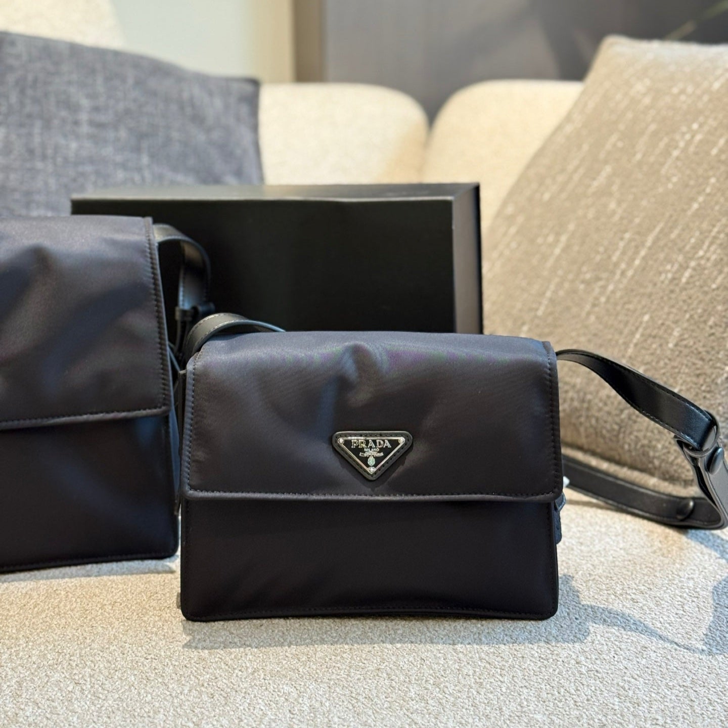 Unisex nylon messenger bag