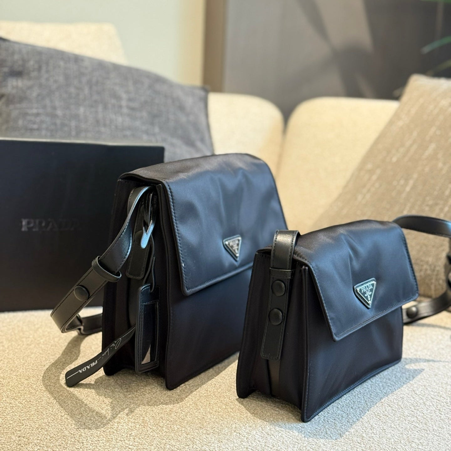 Unisex nylon messenger bag