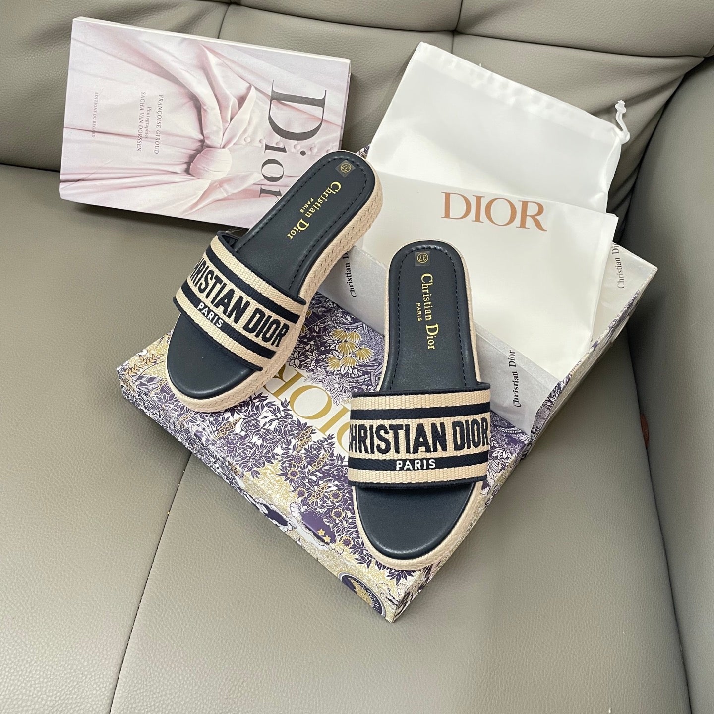 Leather embroidery straw slippers