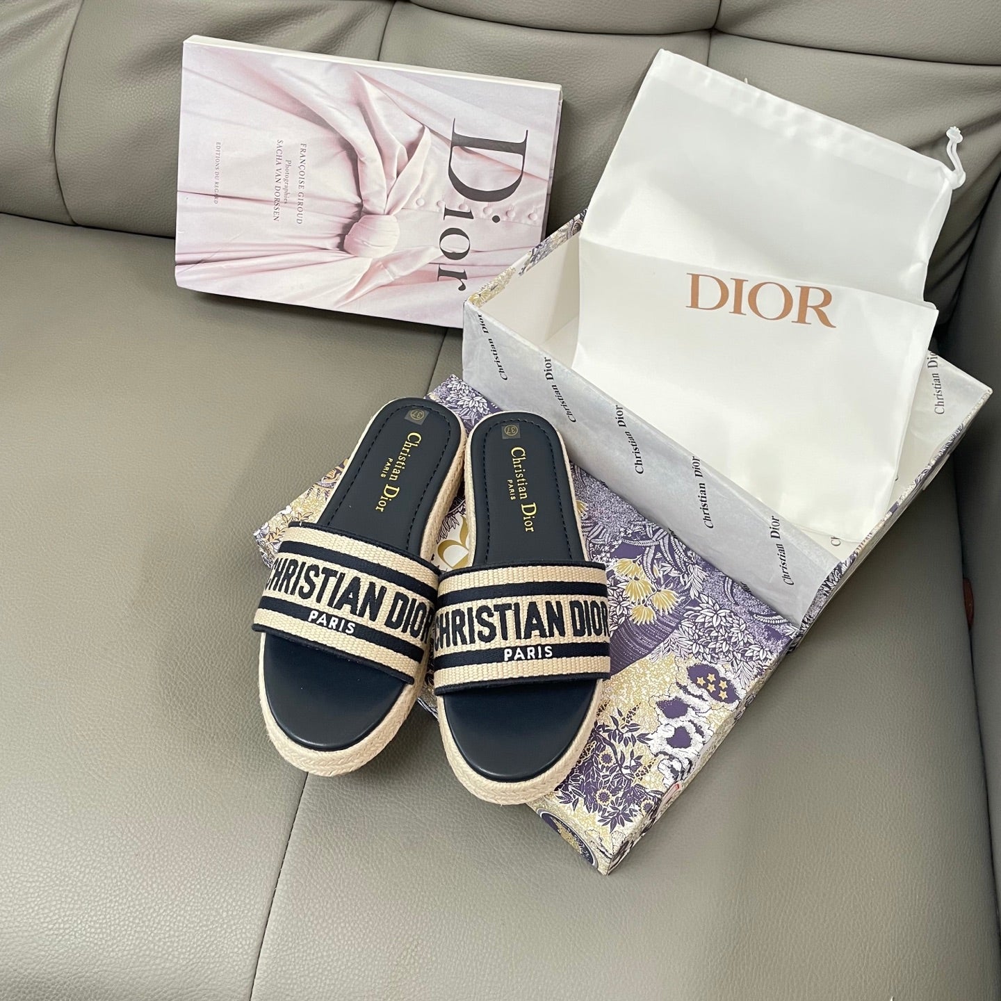 Leather embroidery straw slippers