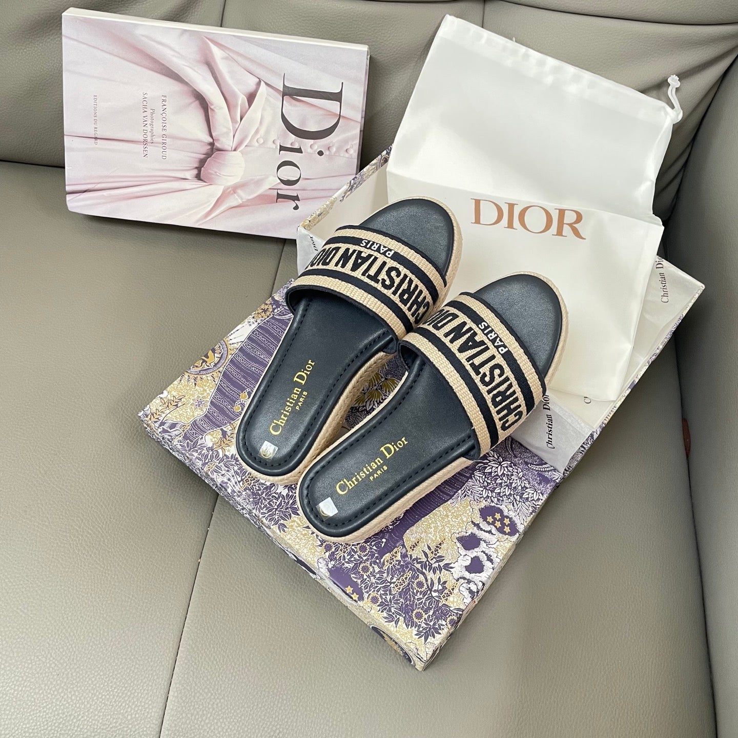 Leather embroidery straw slippers