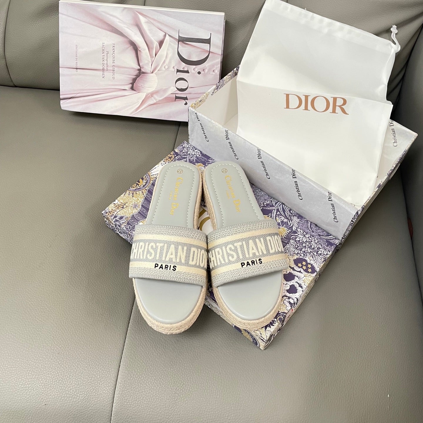 Leather embroidery straw slippers