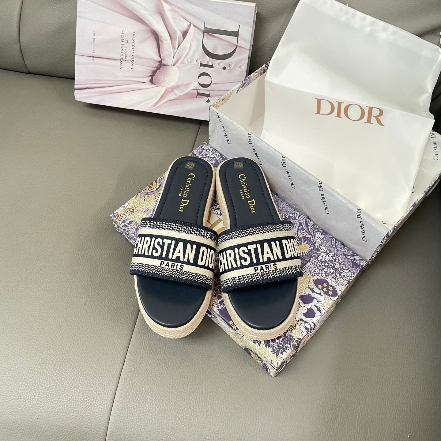 Leather embroidery straw slippers