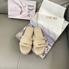 Leather embroidery straw slippers