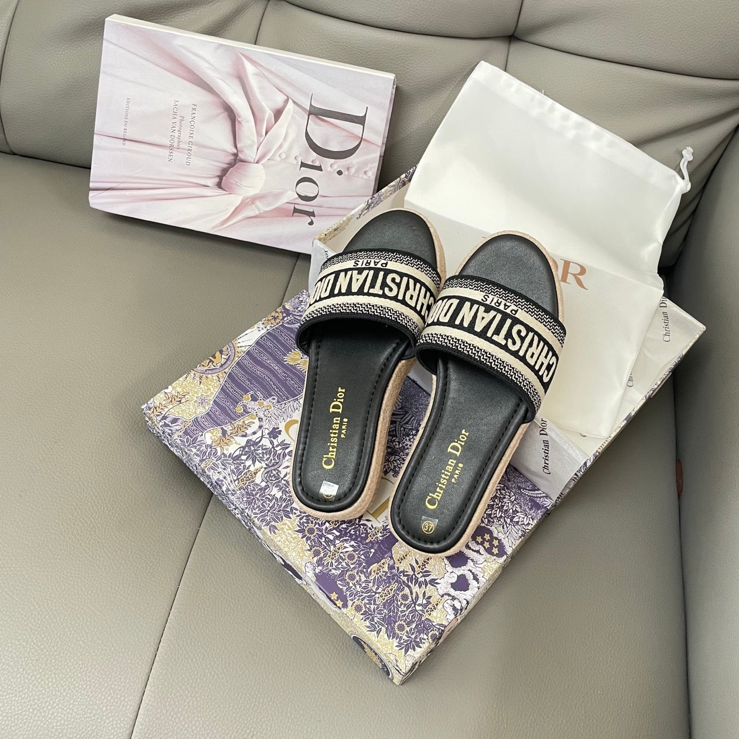 Leather embroidery straw slippers