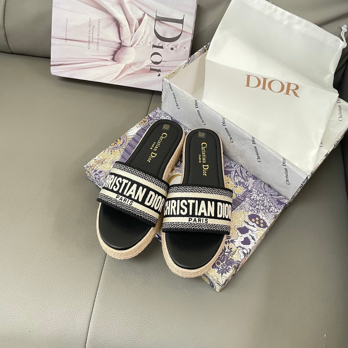 Leather embroidery straw slippers