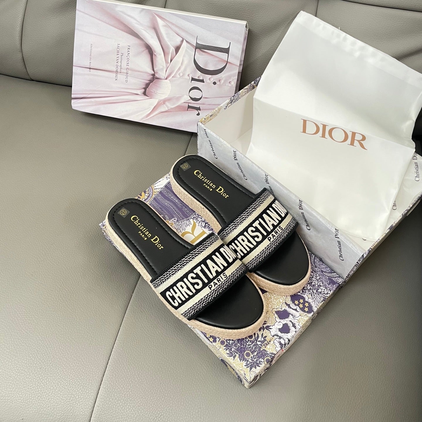 Leather embroidery straw slippers