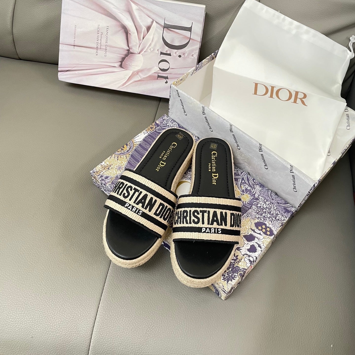 Leather embroidery straw slippers