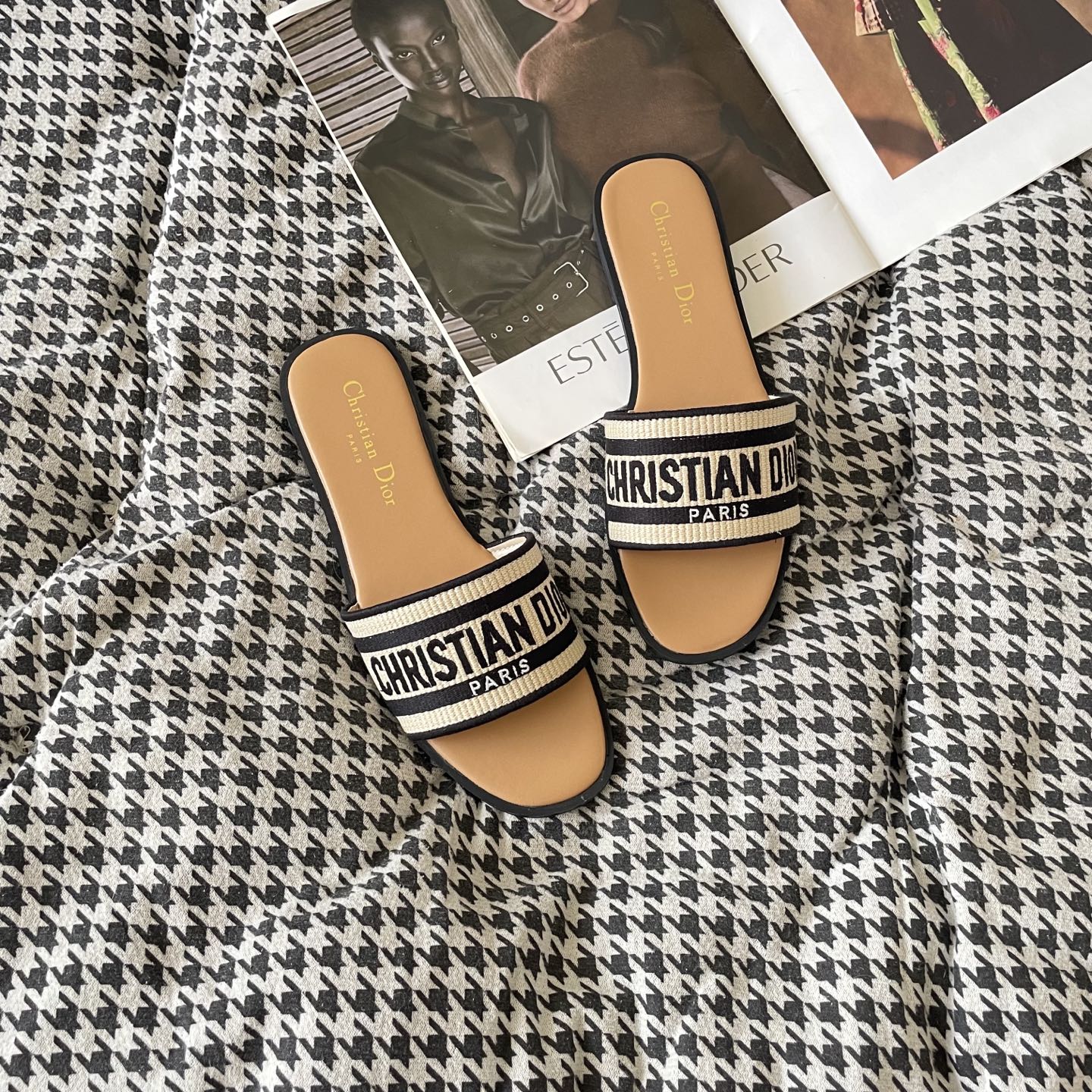 Matte silk embroidery slippers