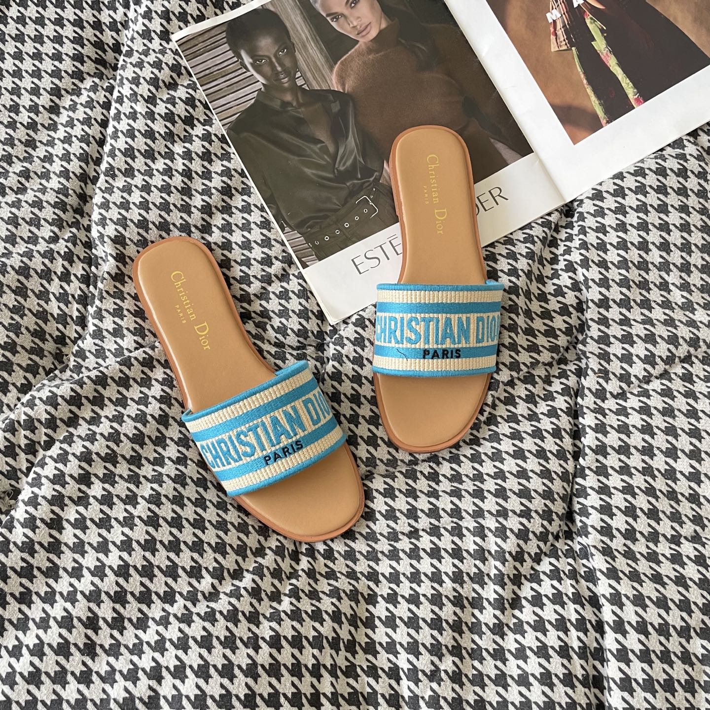 Matte silk embroidery slippers