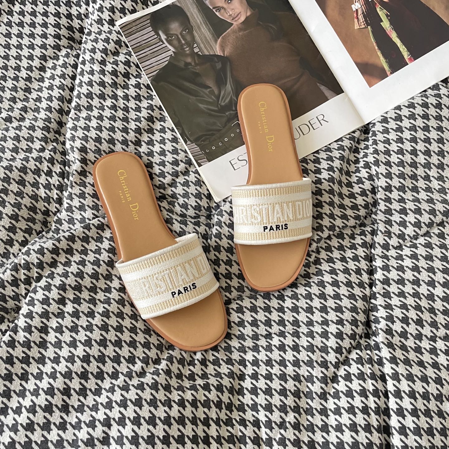 Matte silk embroidery slippers