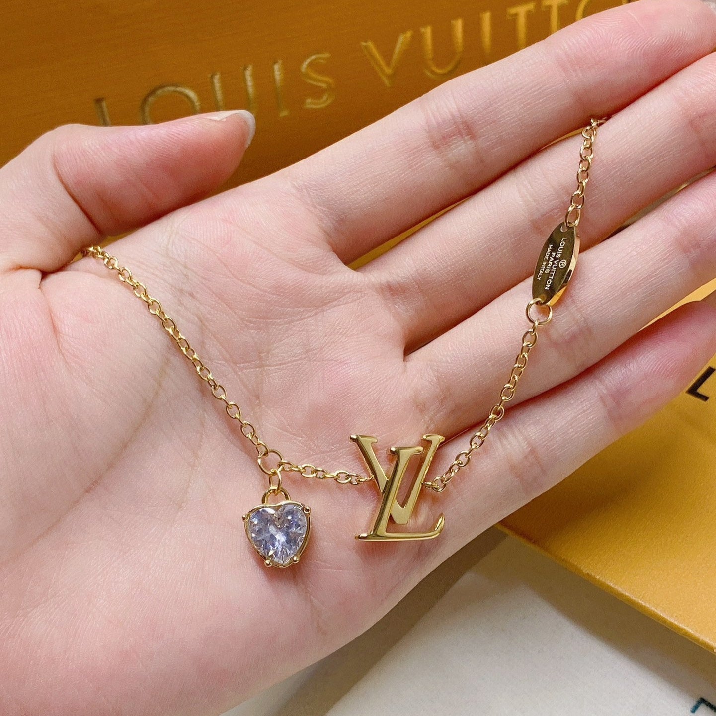 Heart crystal pendant bracelet