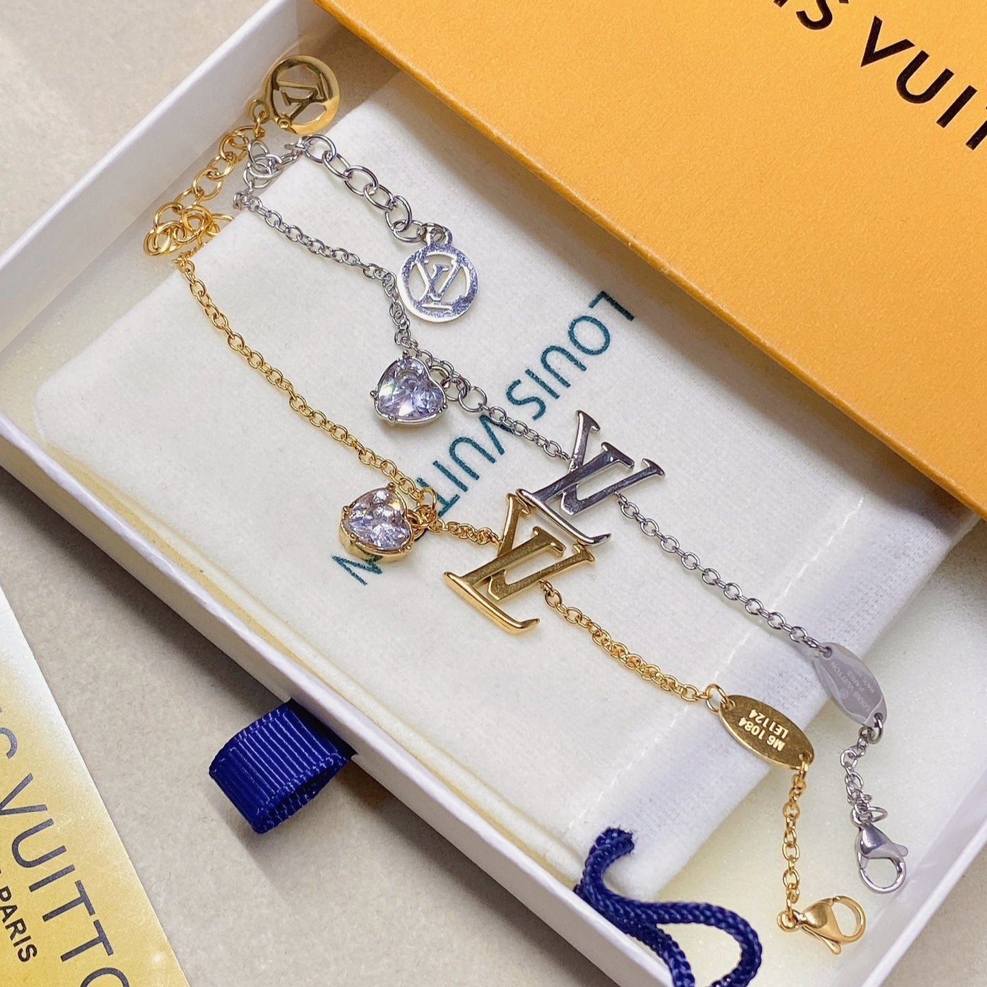Heart crystal pendant bracelet