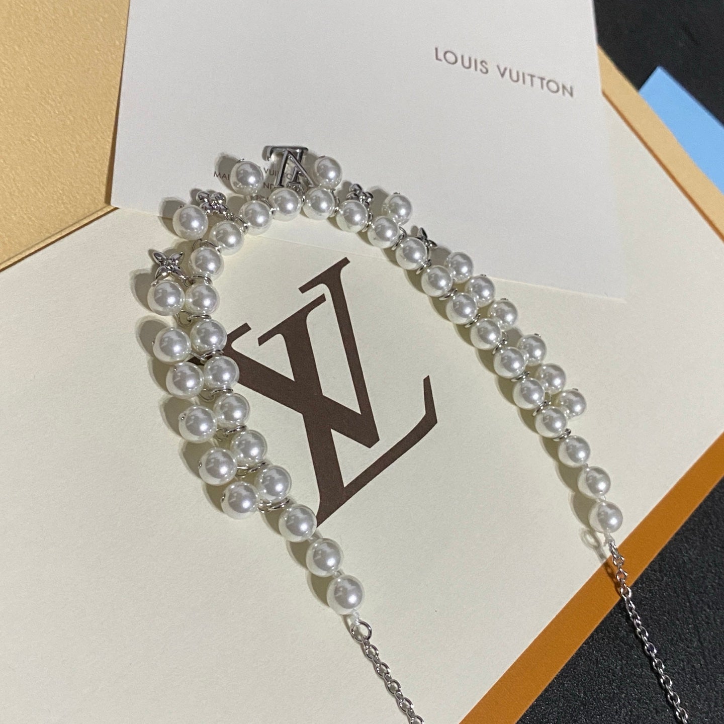 Fashionable double-row pearl necklace