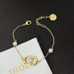 Classic pearl bracelet