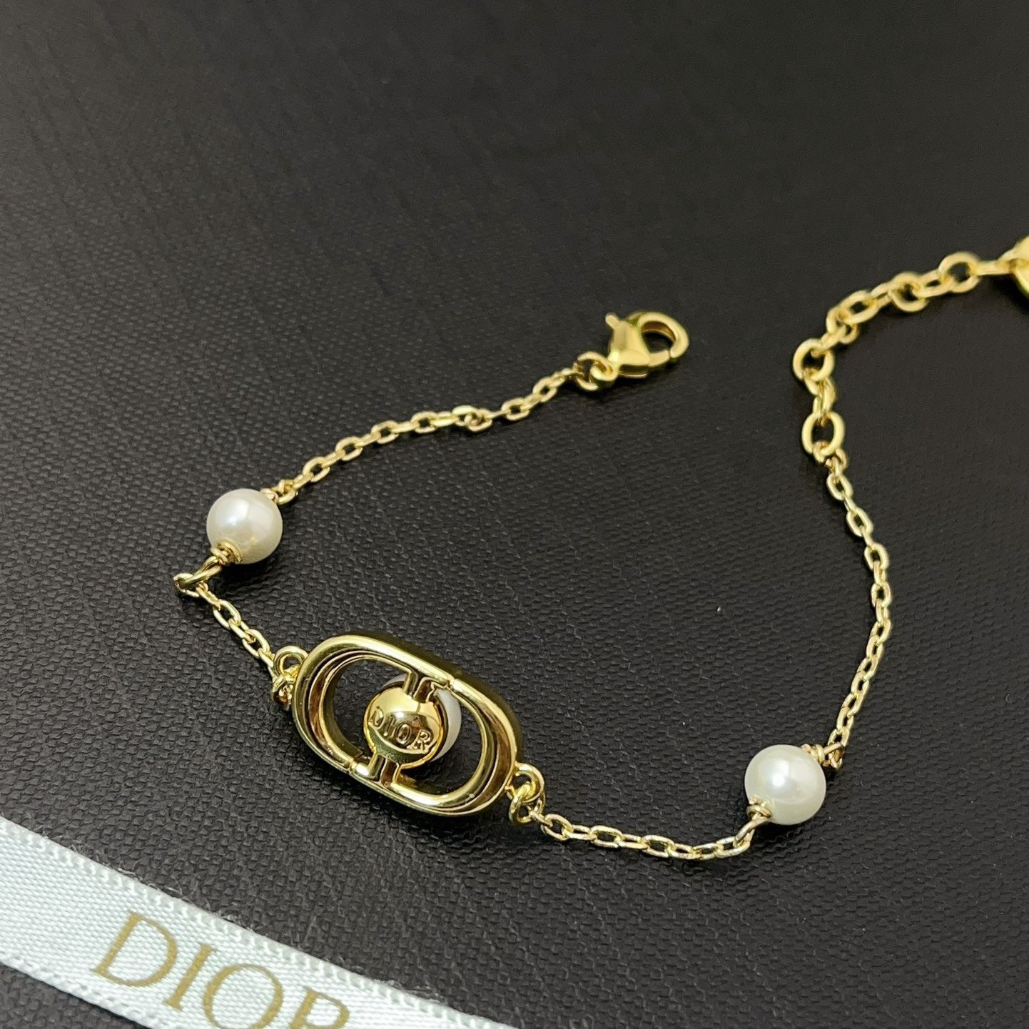 Classic pearl bracelet
