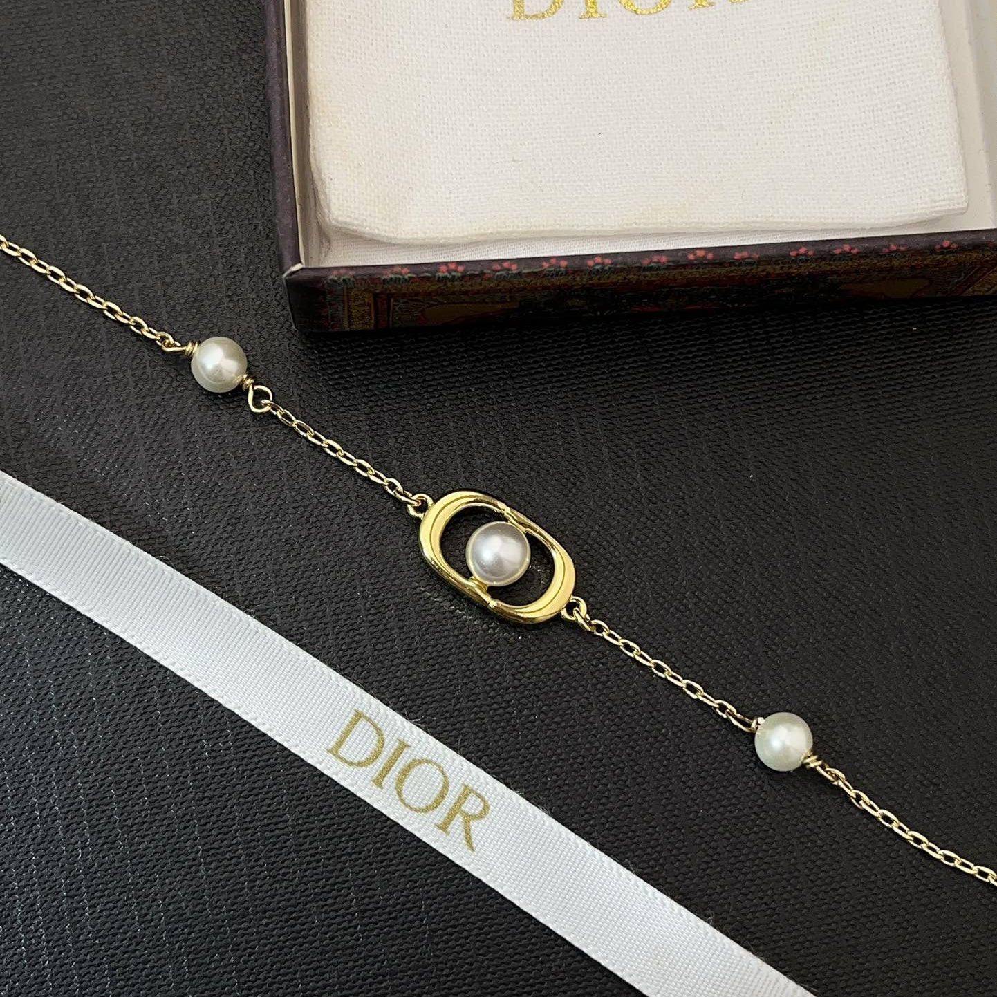 Classic pearl bracelet