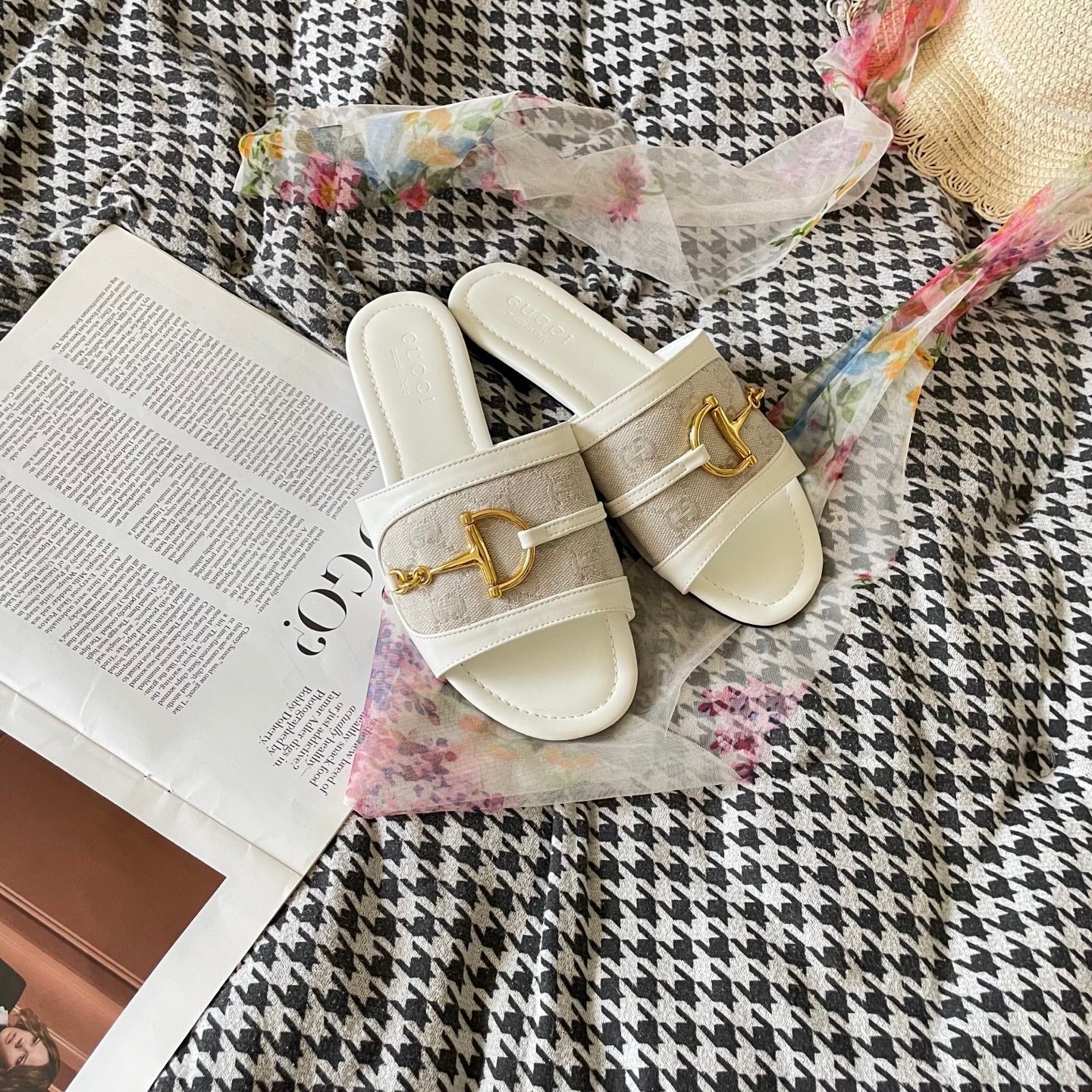Fashionable metal buckle flat slippers