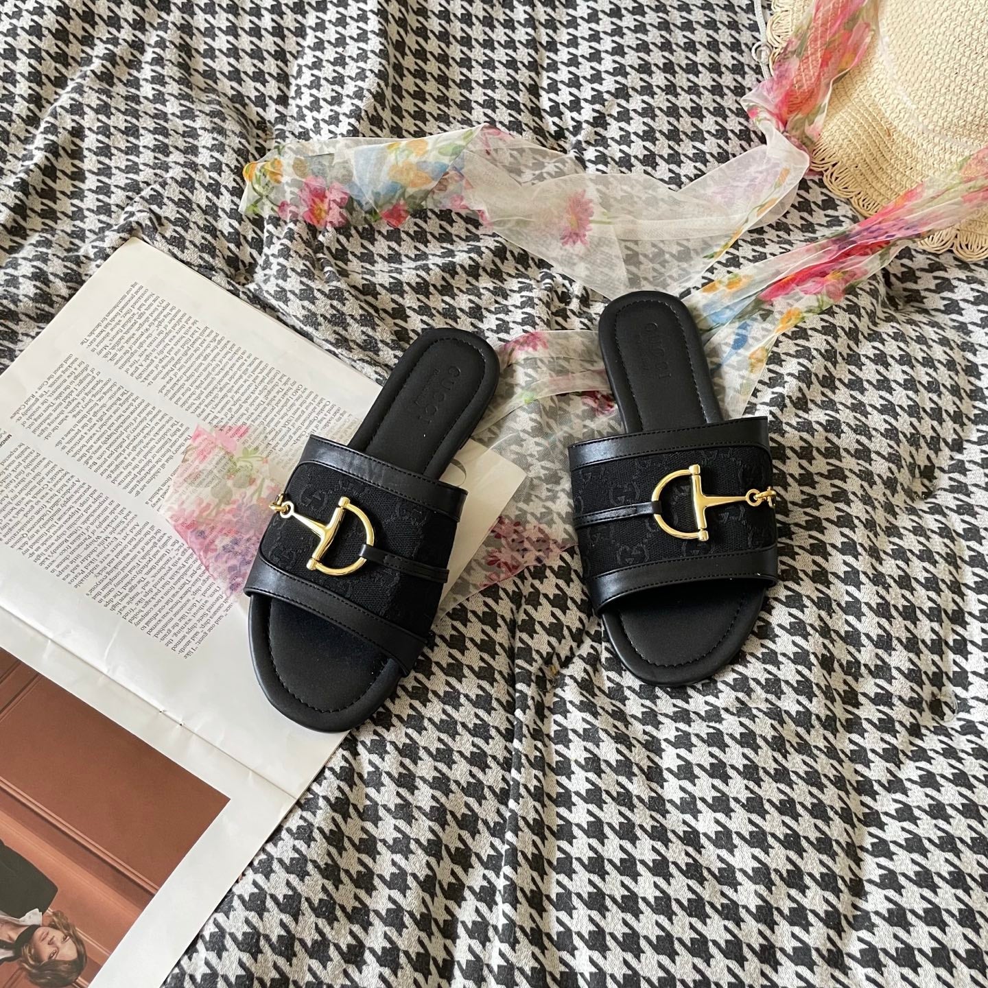 Fashionable metal buckle flat slippers