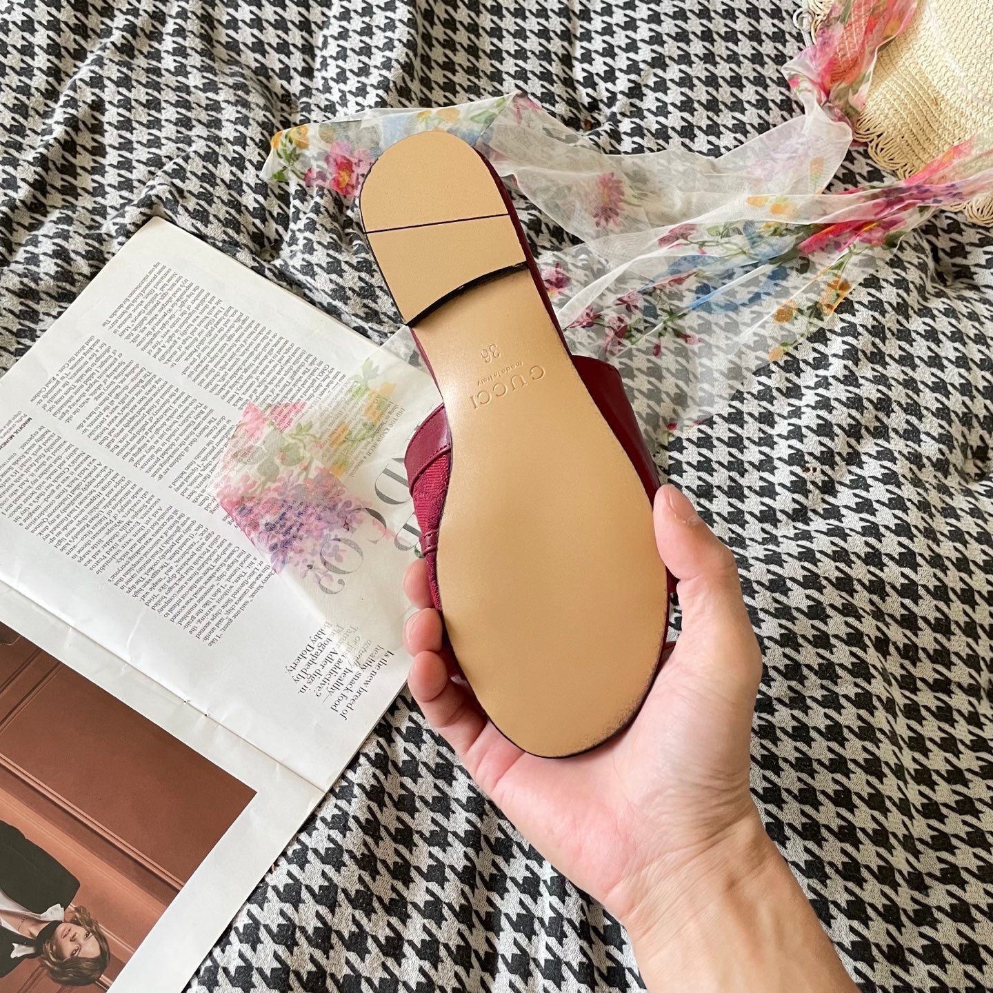 Fashionable metal buckle flat slippers