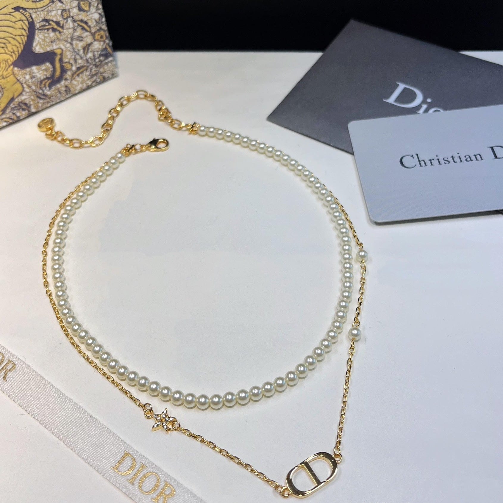 Double-layer pearl necklace