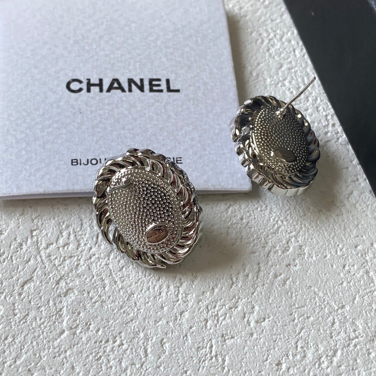 Fashionable black crystal earrings