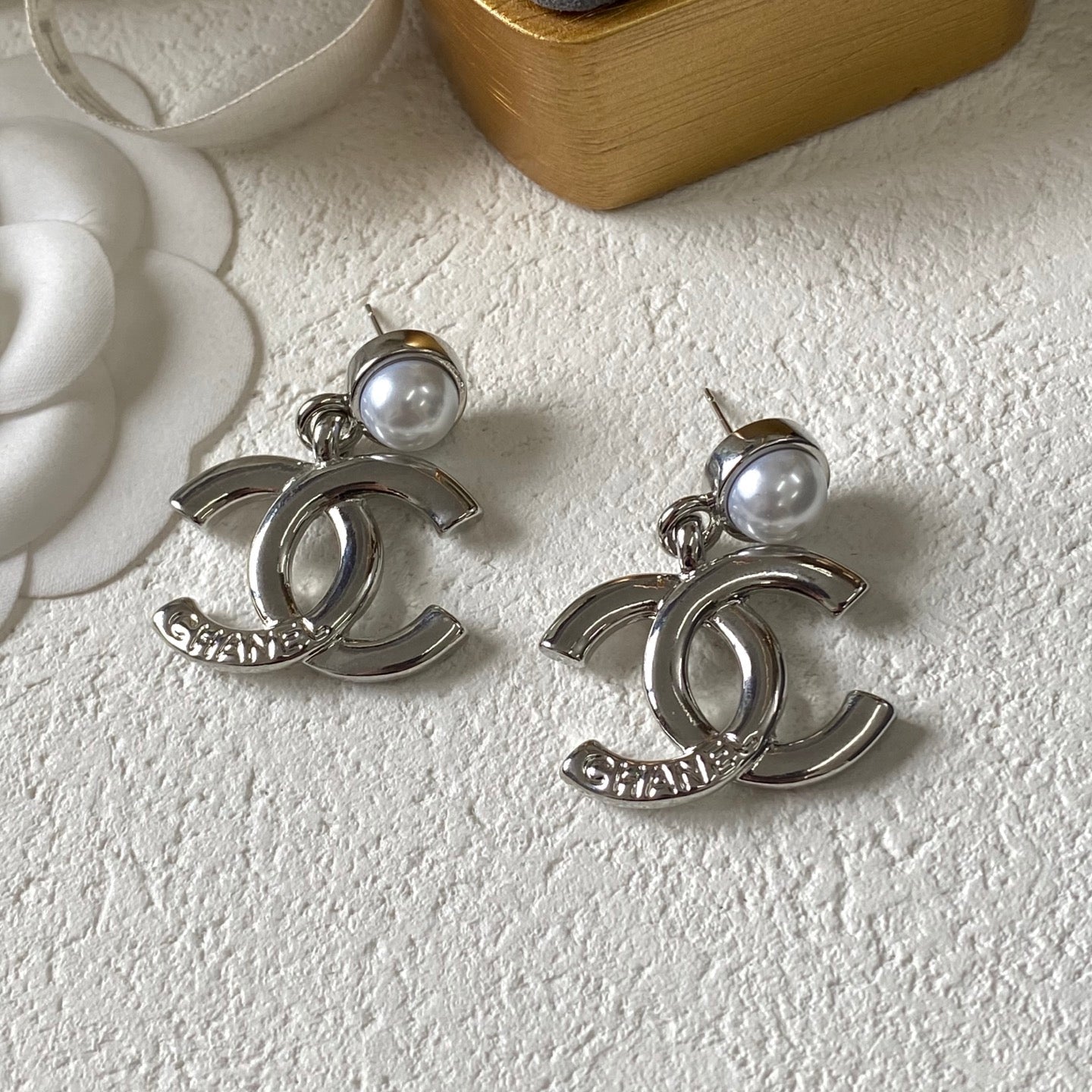 2-Color Pearl Fashion Earrings