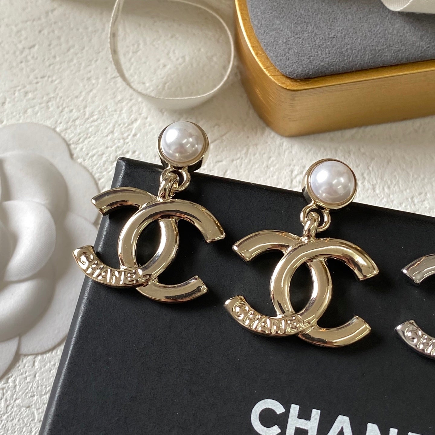 2-Color Pearl Fashion Earrings