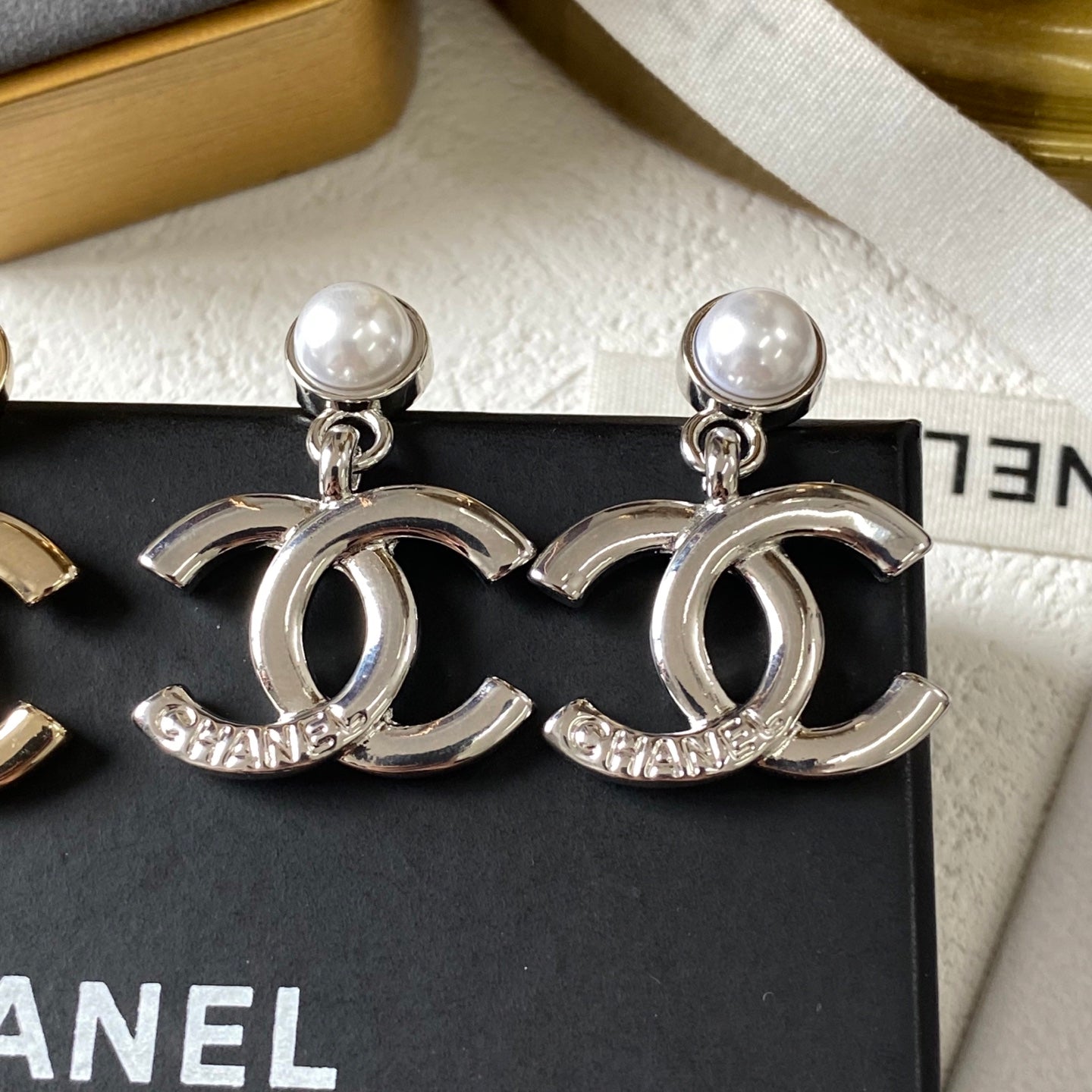 2-Color Pearl Fashion Earrings