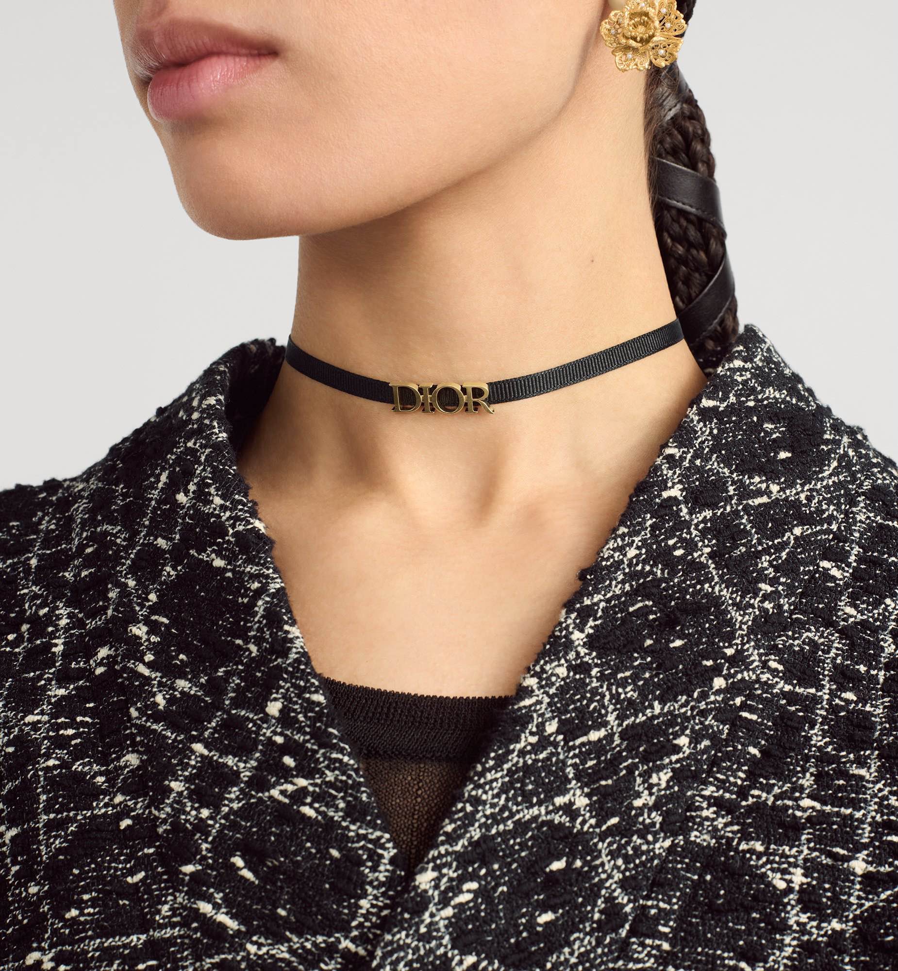 Letters choker