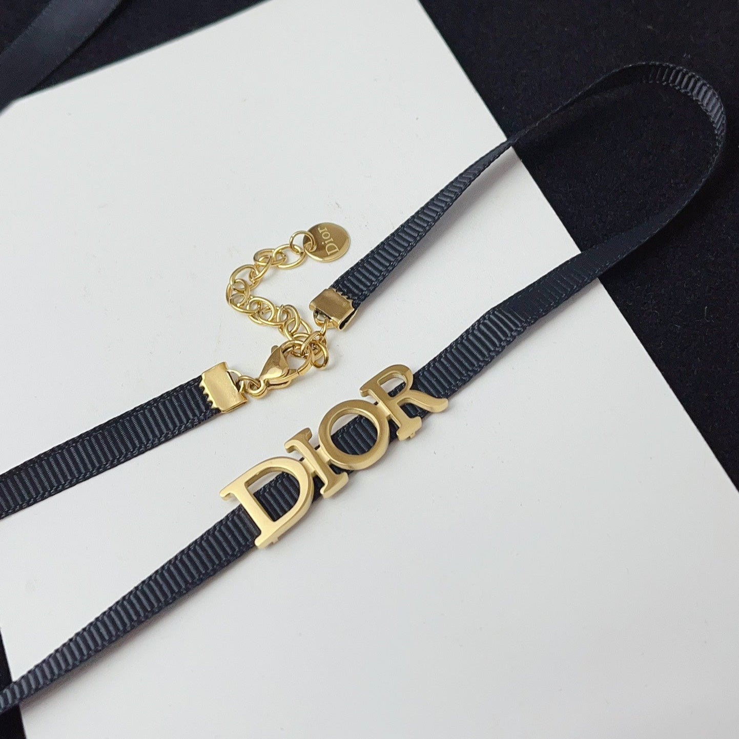 Letters choker
