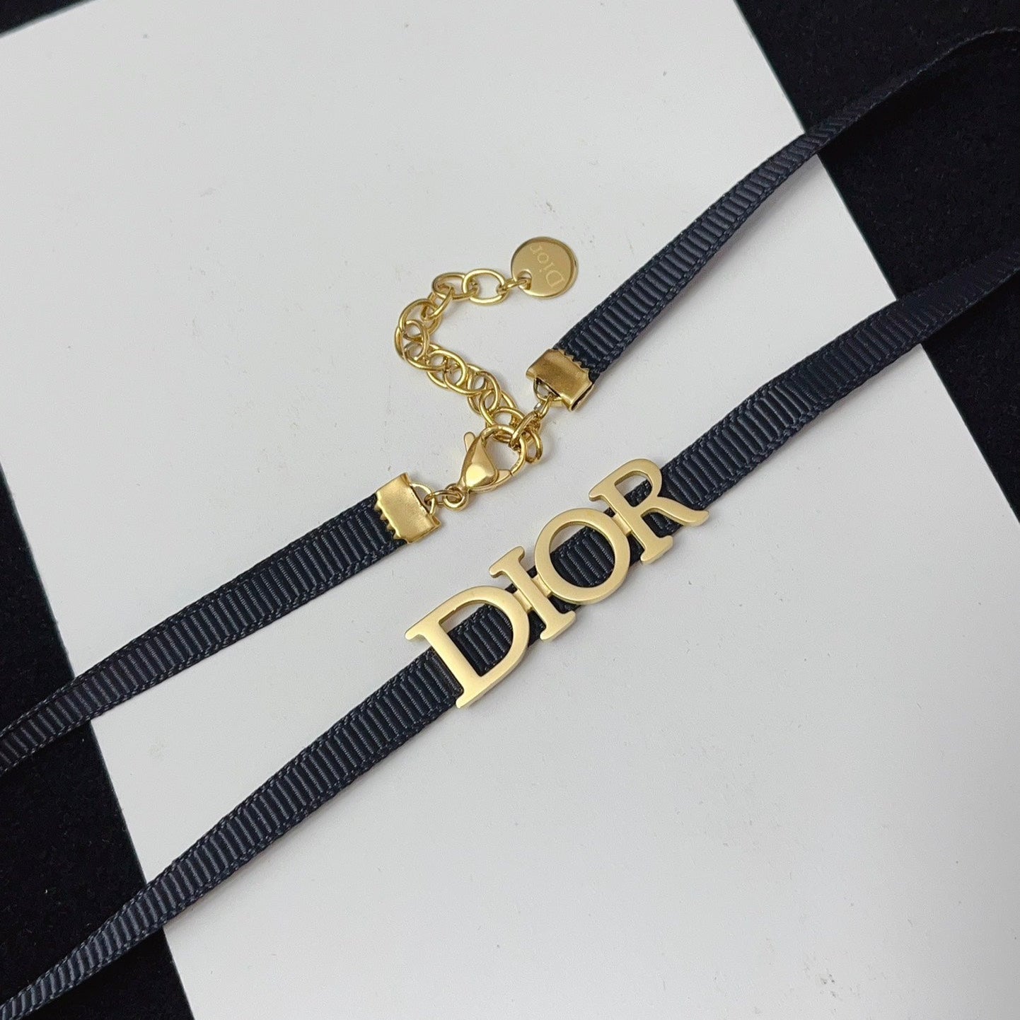 Letters choker
