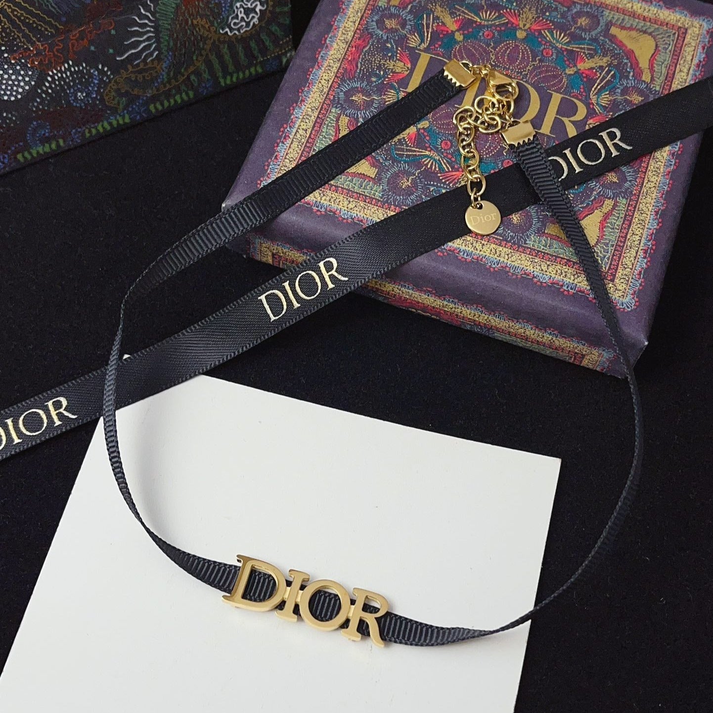 Letters choker