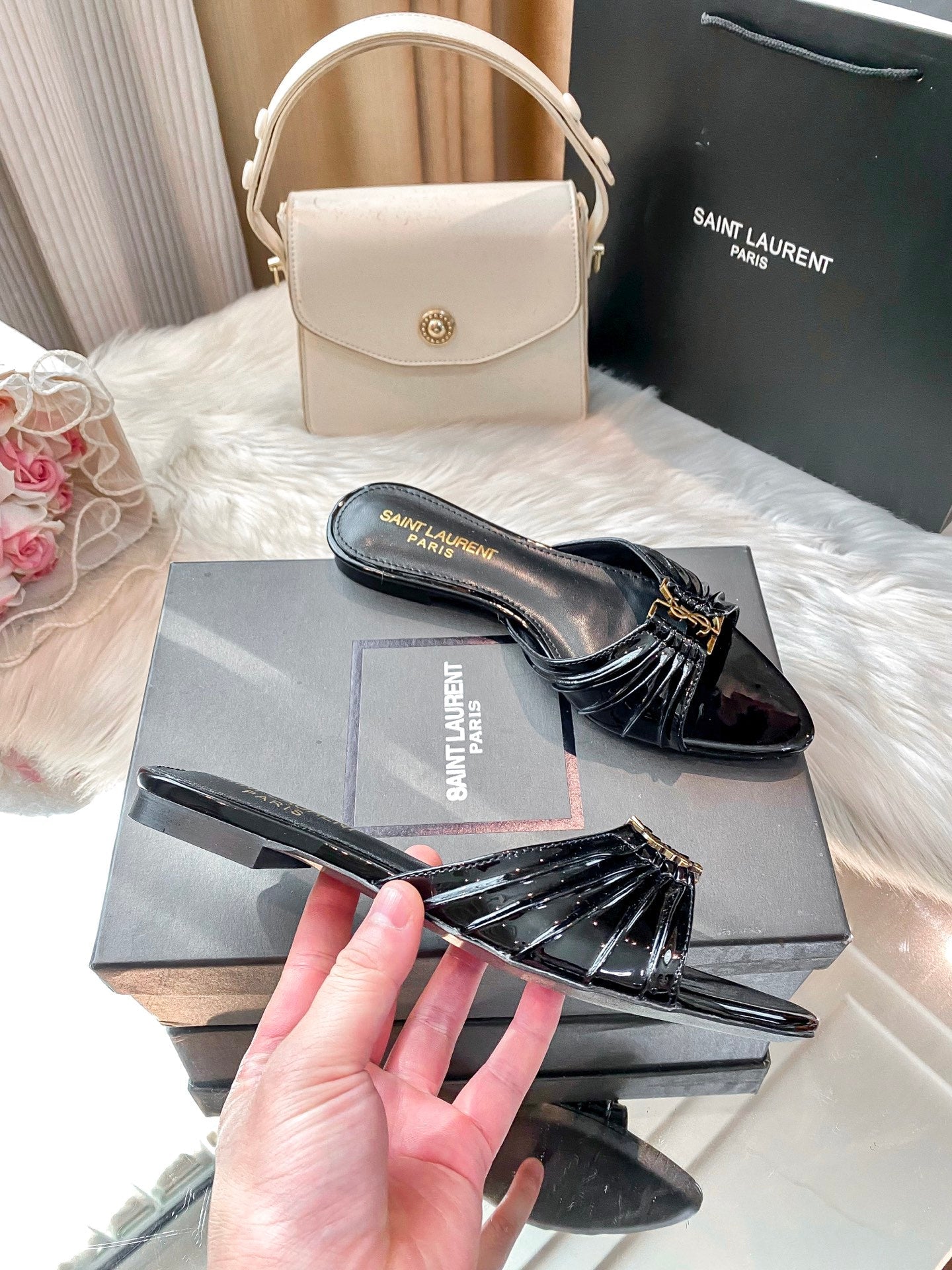 Elegant Leather Flat Slippers